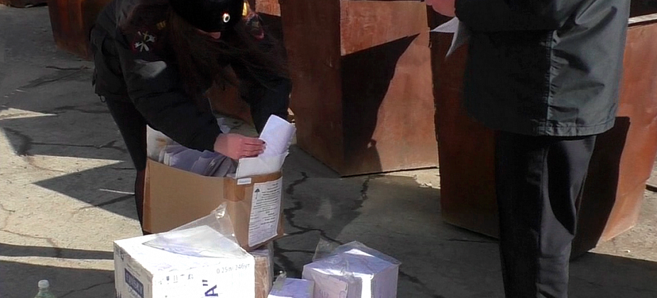 Полицейские уничтожили почти килограмм наркотиков, изъятые в Карпинске и соседних городах