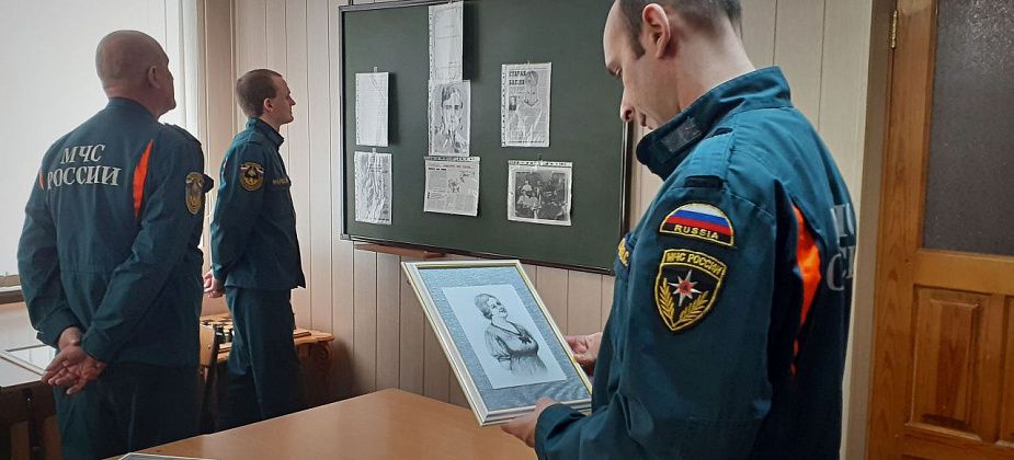 Карпинские пожарные полюбовались женщинами Богословска ХХ века