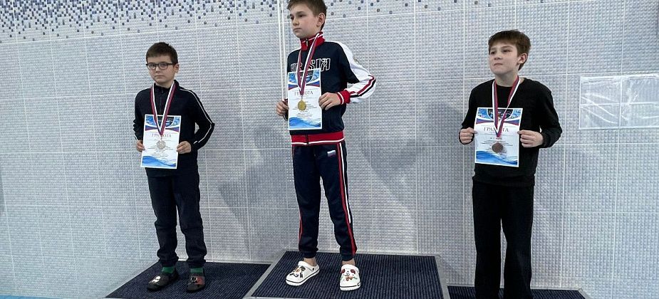 Карпинские пловцы заняли шесть призовых мест на открытом первенстве