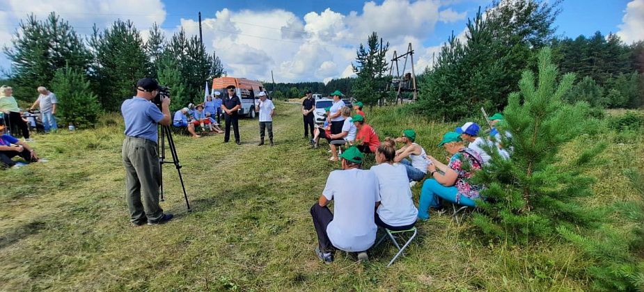 Карпинские полицейские посетили слет пожилых волонтеров и предупредили их о мошенниках