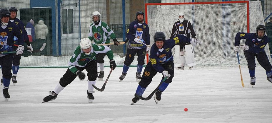 Карпинский «Спутник» начал областной чемпионат по хоккею с разгромной победы над нижнетуринцами