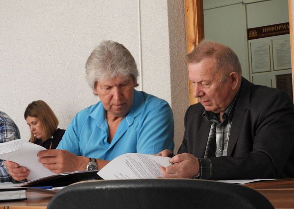 Депутат Владимир Юхно предложил дополнить грамоту Думы денежным поощрением