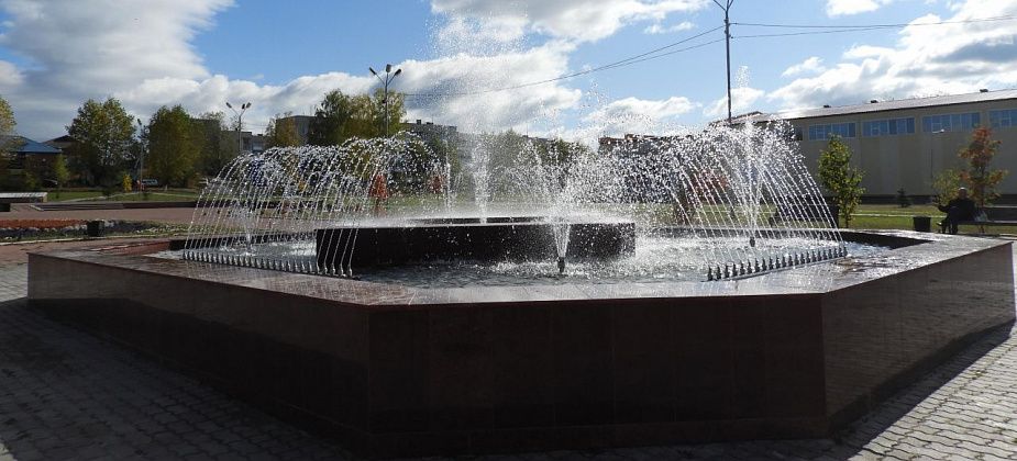 «УКХ» призывает горожан не засорять фонтан на площади Славы. Из-за мусора из строя вышли два насоса