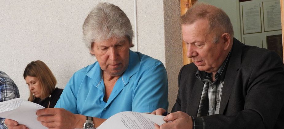 Депутат Владимир Юхно предложил дополнить грамоту Думы денежным поощрением