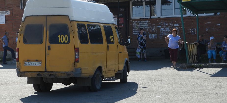 Директор АТП «Люкс» рассказал, как ходят городские маршрутки, почему задерживаются и сколько их ждать