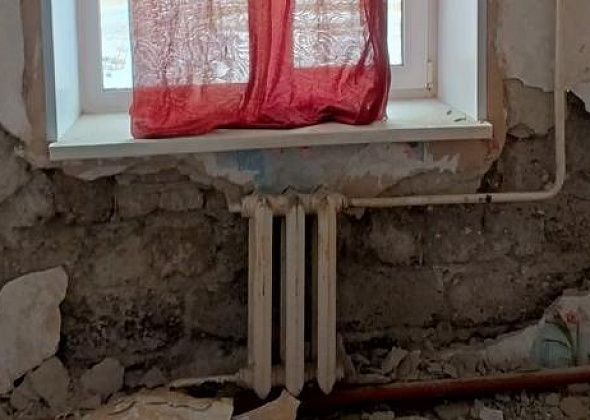 «На говне живем»: жильцы двухэтажки по Серова говорят о проблемах своего дома