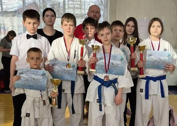 Карпинские каратисты заняли пять призовых мест на серовском первенстве