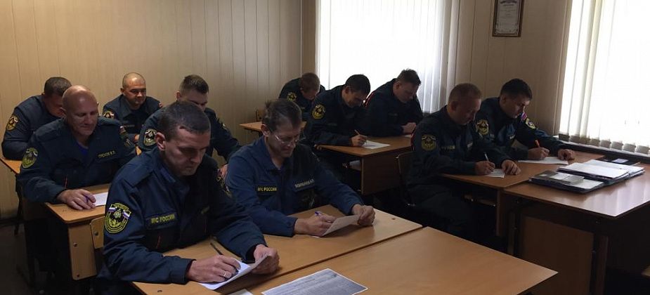 Карпинские пожарные и другие горожане уже написали Диктант Победы. Присоединяйтесь к акции