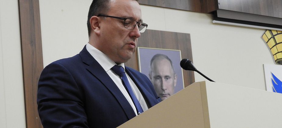 Мэр Карпинска не смог публично отчитаться о проделанной работе из-за коронавируса