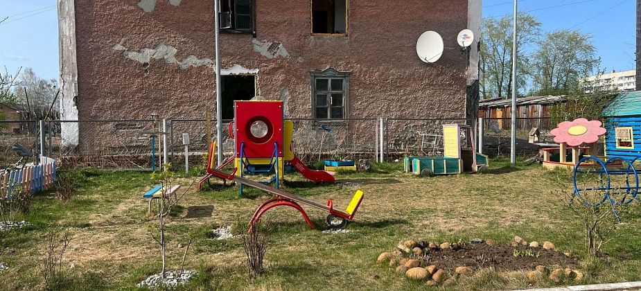 Родители воспитанников детского сада «Умка» недовольны соседством учреждения с заброшенным бараком