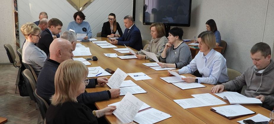 Карпинские депутаты обсудили Устав, бюджет и муниципальное имущество
