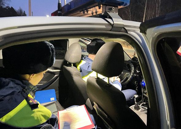 В Карпинске водитель пренебрег безопасностью 4-летнего пассажира и поплатился за это штрафом