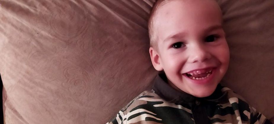 Маленькому карпинцу с ДЦП нужна специальная коляска. Просим помощи неравнодушных людей