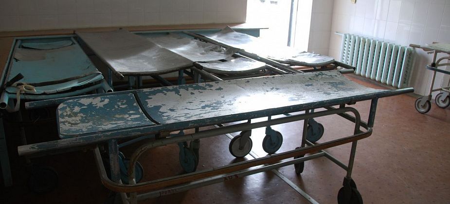 В Карпинске перевозку умершего из стационара в морг переложили на родственников