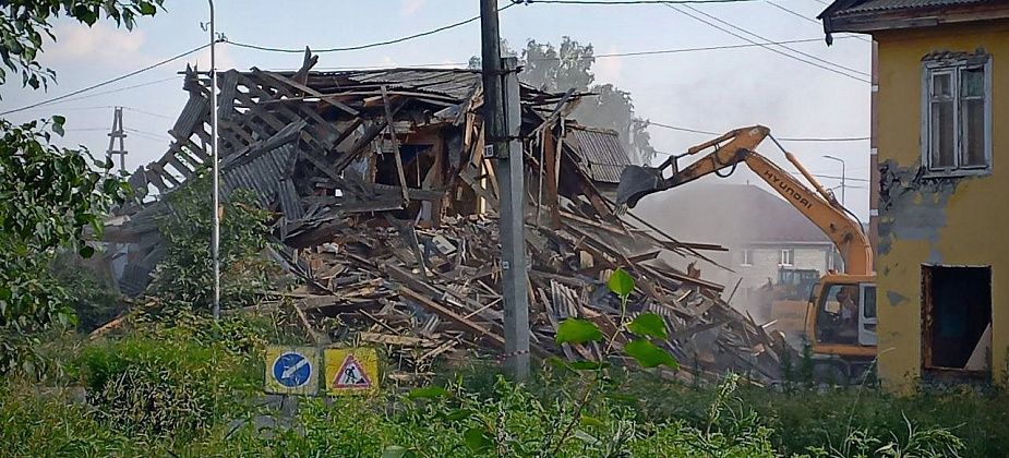 В Карпинске не нашлось желающих сносить аварийные дома