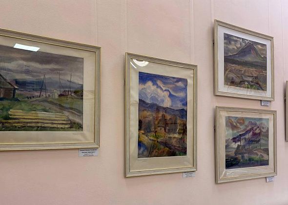 В музее открылась выставка картин основателя карпинской художественной школы