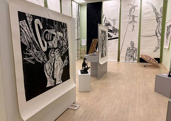 В карпинском музее открылась выставка художницы, чьи работы выставляются за рубежом