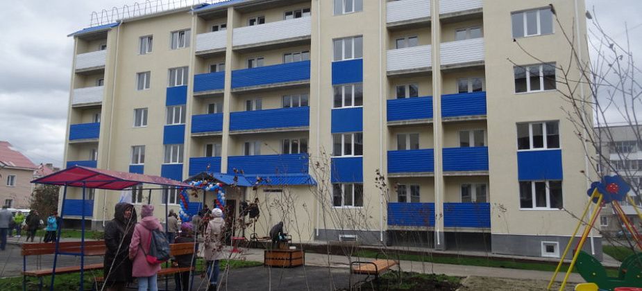 Карпинец возмущен тем, в каком состоянии находится пятиэтажка, которую сдали в эксплуатацию лишь два с половиной года назад