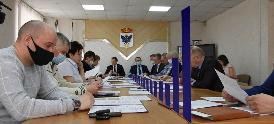 Депутаты, большинство их которых работают директорами бюджетников — отчитались о доходах