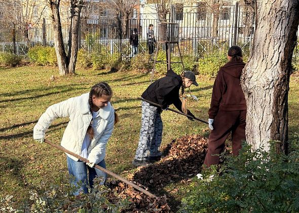 Карпинские школьники вышли на субботники