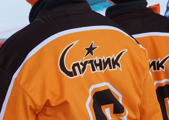 Карпинский «Спутник» борется за победу в областном первенстве в Первоуральске