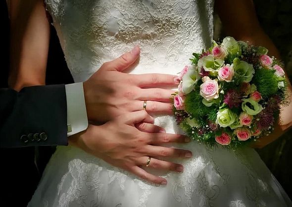 В День семьи, любви и верности в Карпинске сыграют три свадьбы