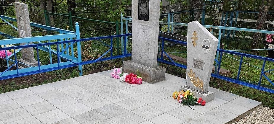 Жительница Карпинска благодарит всех, кто поучаствовал в восстановлении могилы местного спортсмена