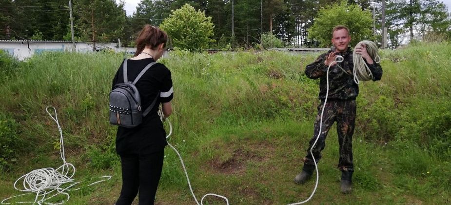 Карпинские активисты продолжают избавлять разрез от мусора и призывают горожан сохранять чистоту