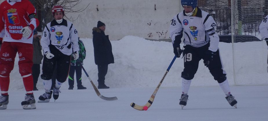 На стадионе "Труд" встретятся хоккеисты из команд "Спутник" и "Старт"