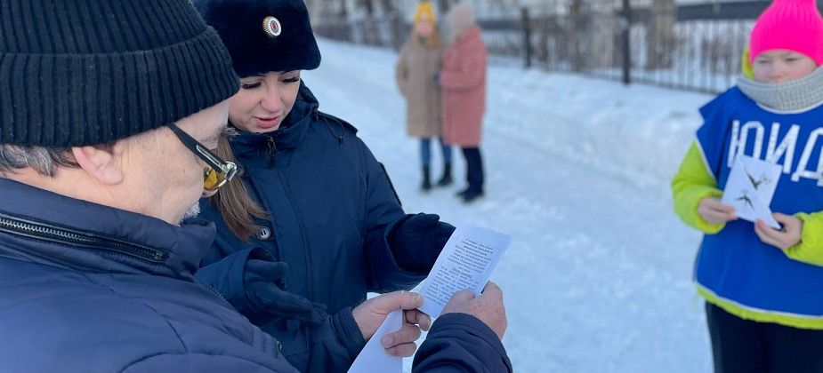 Карпинским водителям вручили письма, посвященные годовщине освобождения блокадного Ленинграда