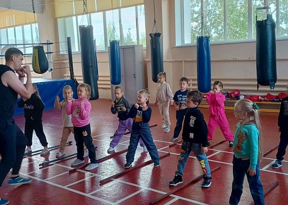 Карпинским дошколятам показали, чем живет спортивная школа
