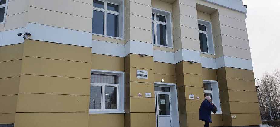Как будут работать карпинские поликлиники в новогодние праздники