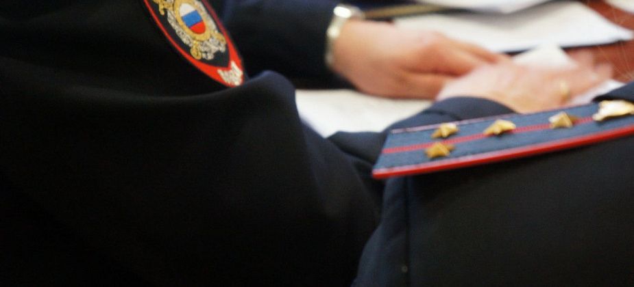 Жительницу Карпинска, державшую дочку в шкафу, могут обвинить в покушении на убийство малолетнего