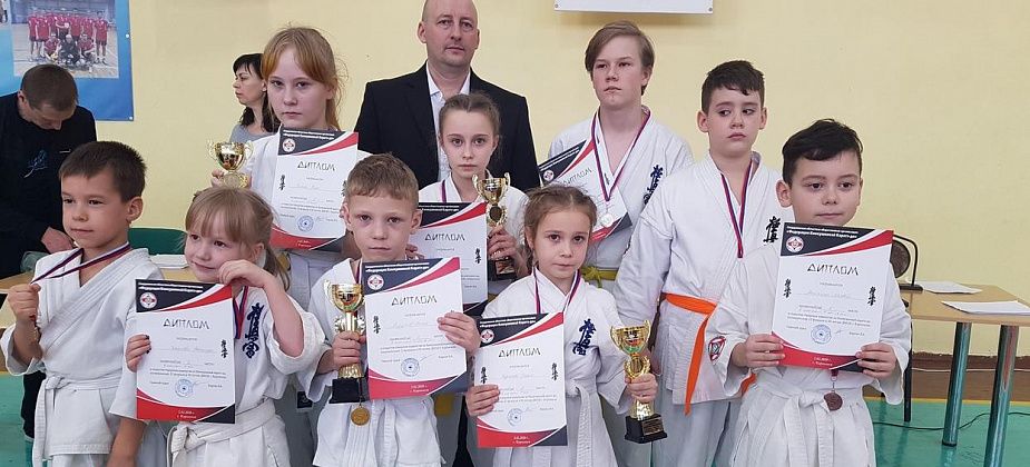 В Карпинске соревновались каратисты