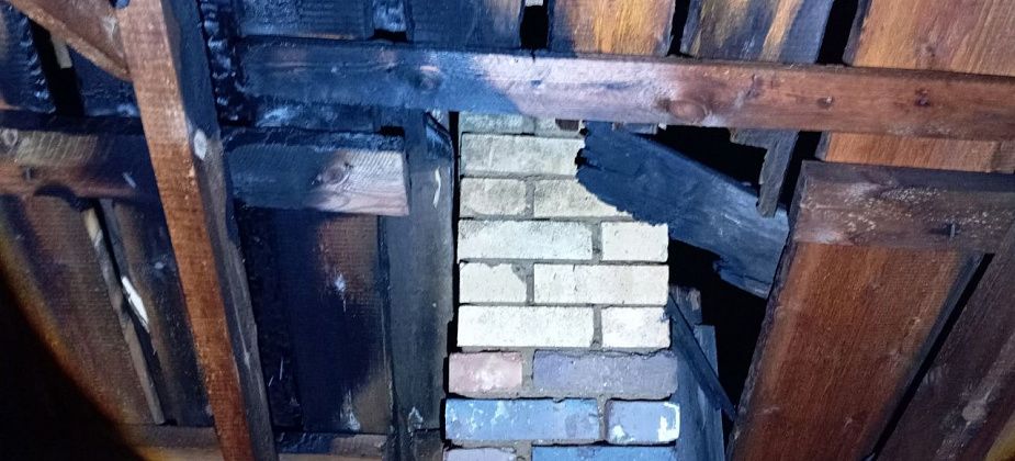 В поселке Сосновка горела крыша бани