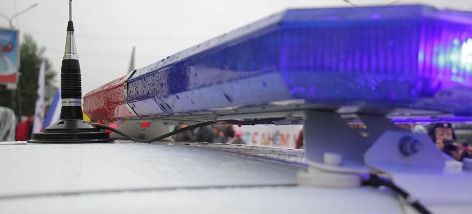 Полицейские проверяют молодежь, входящую в "группу риска"