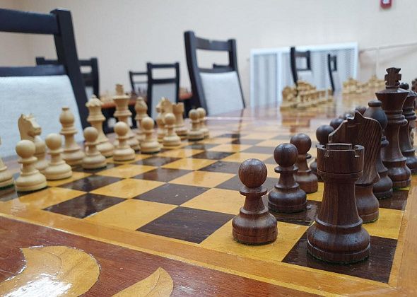 В Карпинске прошли окружные соревнования по шахматам и дартсу среди бюджетников