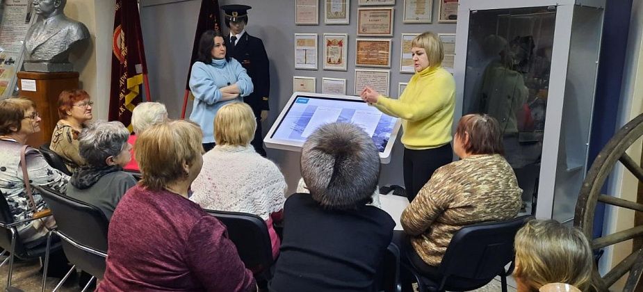 В карпинском музее есть сенсорный стол, который «рассказывает» об истории разреза