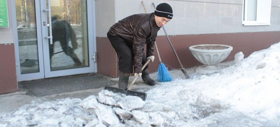 На ручную уборку улиц и пешеходных зон город готов потратить пять миллионов рублей