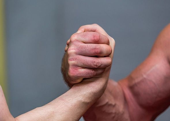 Карпинцы с ОВЗ выступили на североуральском турнире по армрестлингу