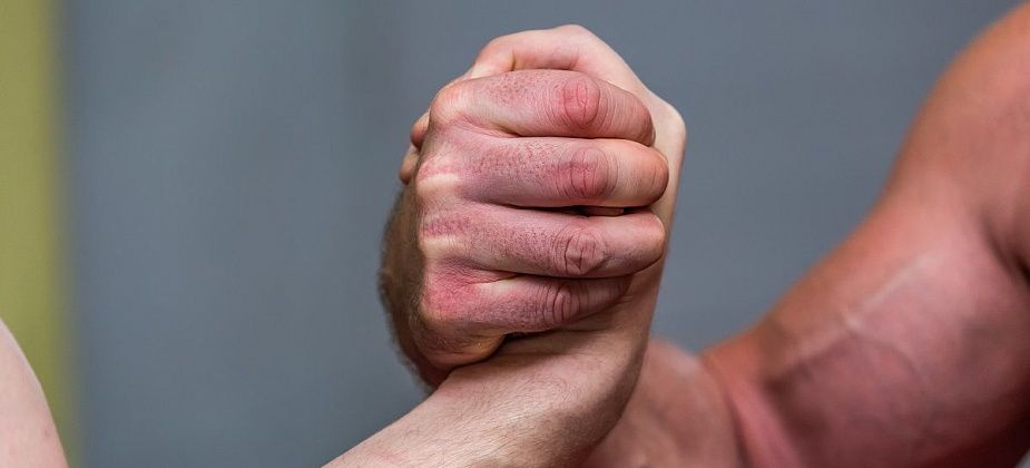 Карпинцы с ОВЗ выступили на североуральском турнире по армрестлингу