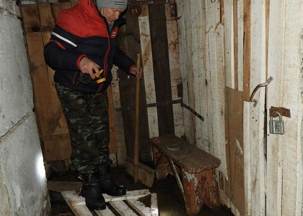 Жители дома №85 по улице Некрасова второй год терпят запах фекалий: их подвал регулярно топит