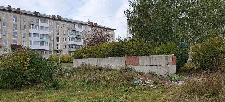 В «УКХ» сообщили об уборке мусора возле контейнерной площадки по Пролетарской