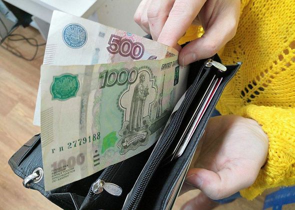 В Свердловской области с 1 апреля повысили зарплату чиновникам