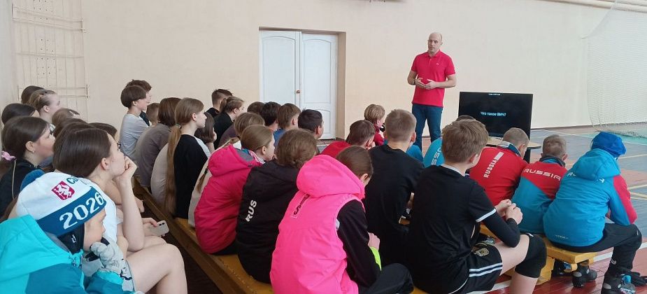 Зам главного врача ЦГБ рассказал воспитанникам спортшколы про ВИЧ
