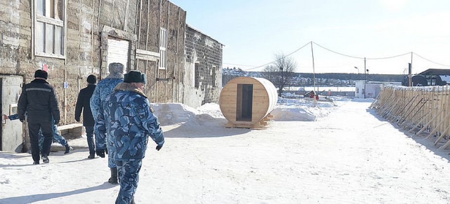 За "доставку" телефонов экс-сотрудника колонии наказали штрафом в 700 000 рублей
