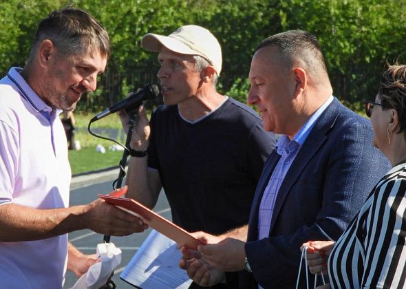 Мэр Карпинска отметил наградами ветерана спорта и работников спортивной отрасли