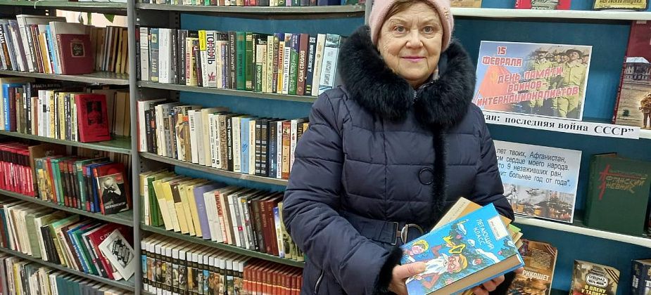 Карпинцы подарили библиотеке более 450 книг