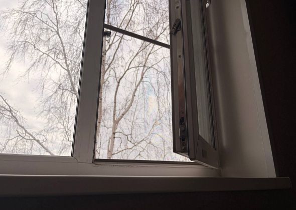 Ребенка, который выпал из окна по Советской, выписали из больницы