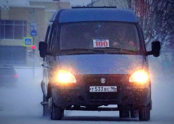 Пассажиры маршруток №100 “Карпинск - Краснотурьинск”  третий год жалуются на работу перевозчика 
